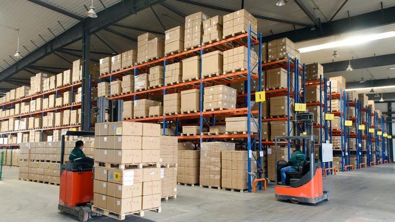 穿梭车货架与堆垛机的应用解析与选型建议